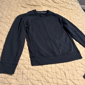 All in motion | Black crew neck